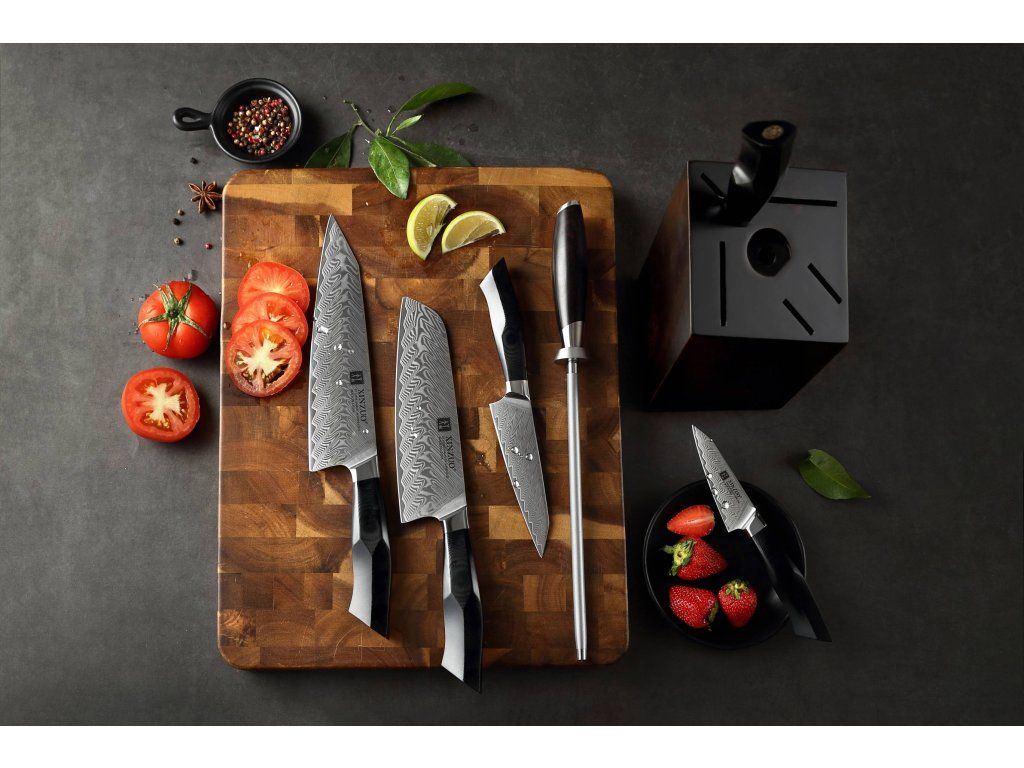 Messerset XinZuo Feng auf dem Schneidebrett